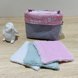 Mini corbeille grise et rose et 6 lingettes réutilisables multicolores